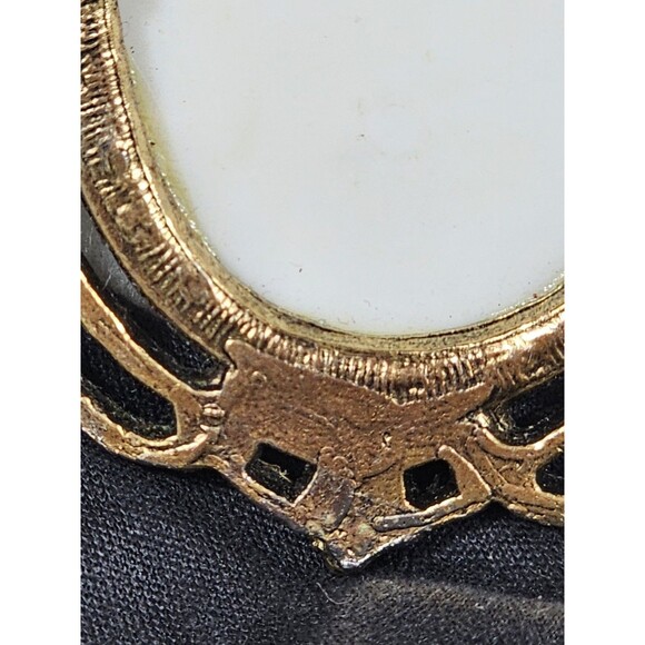 Vintage Goldtone Floral Flower Printed Milk Glass 2.5" Oval Brooch Pin Pendant - Picture 3 of 7
